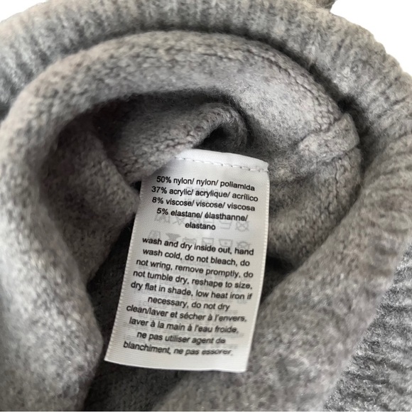 Tommy Hilfiger Light Grey Hilfiger Flag Knit Varsity V-Neck Sweater Women Med - Picture 7 of 10